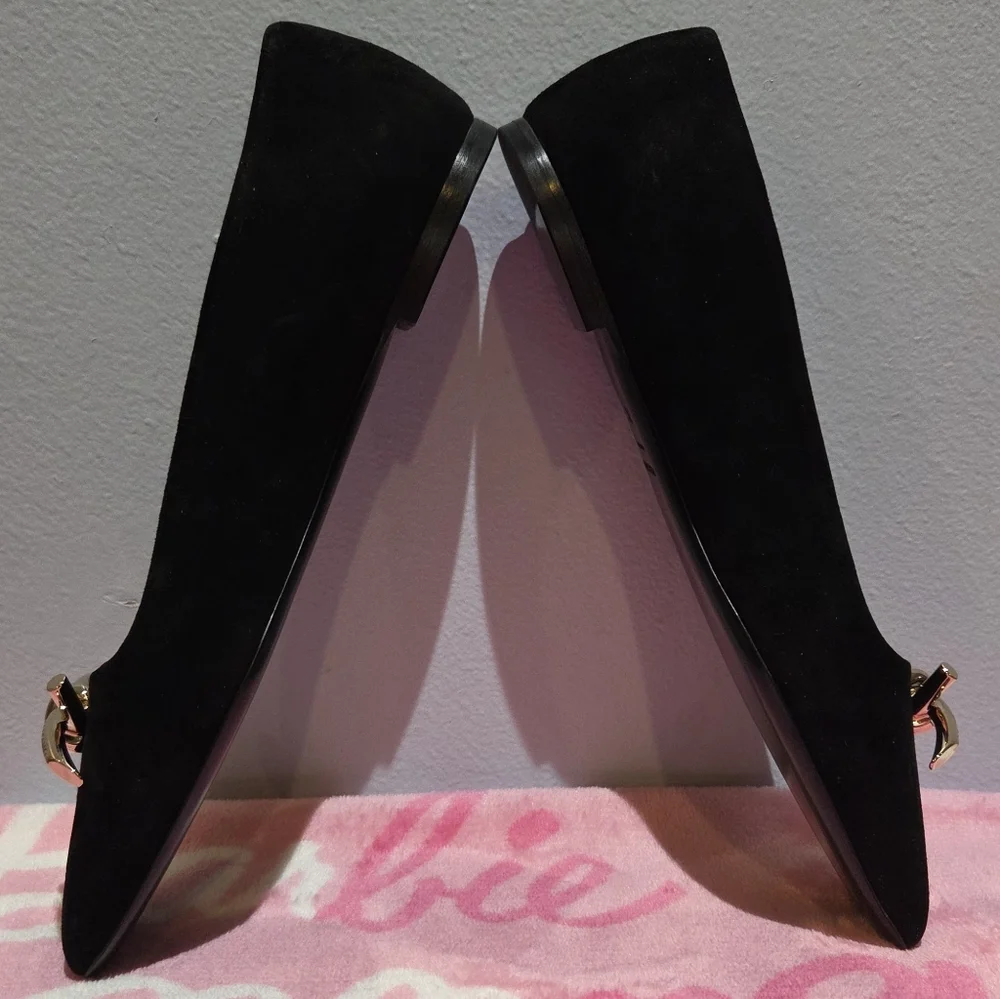 Women's Salvatore Ferragamo Gold Bow Detail Black Loafer, Size 7.5 - Picture 4 of 7
